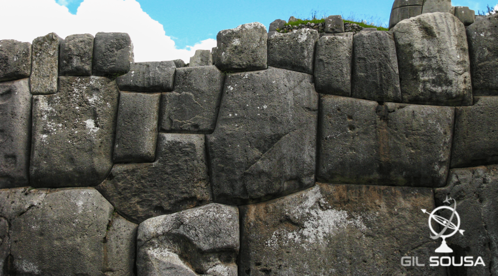 Detalhe de parede de rochas em Sacsayhuaman